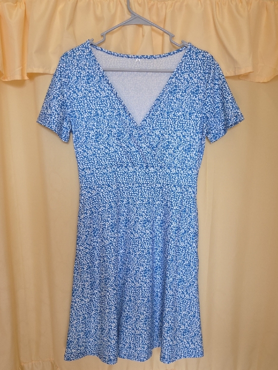 None Dresses & Skirts - Blue Ditsy Floral V-Neck Midi Dress